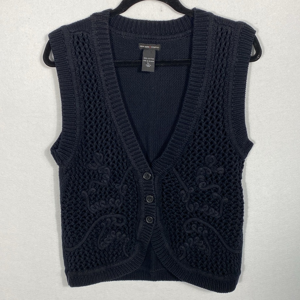 New York & Company Black V-Neck Crochet Sweater Vest size Large
